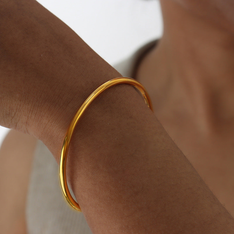 The Amora Stacking Bangle