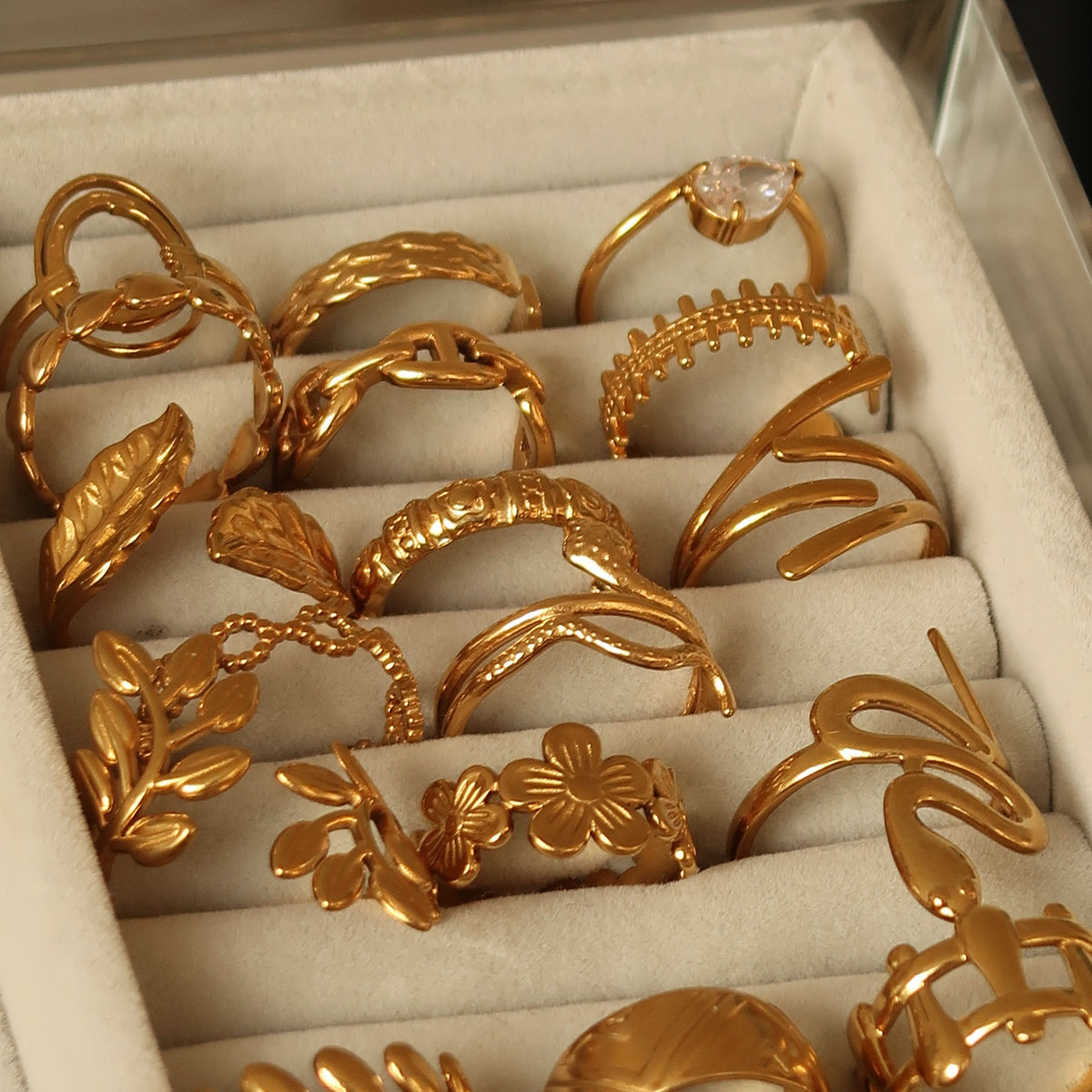 Chapters rings on a velvet tray #Color_Gold