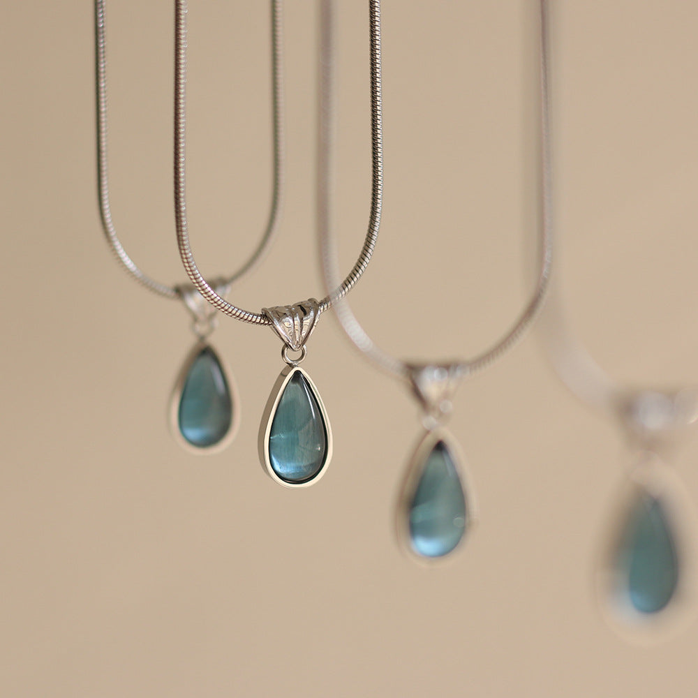The Amora Teardrop Pendant