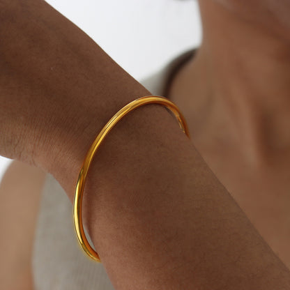 The Amora Stacking Bangle