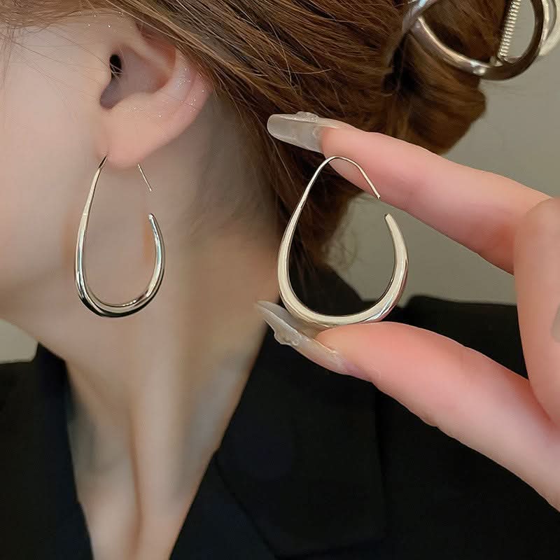 The Amora Teardrop Hoops