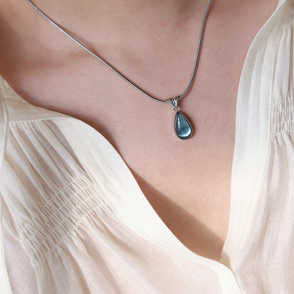 The Amora Teardrop Pendant