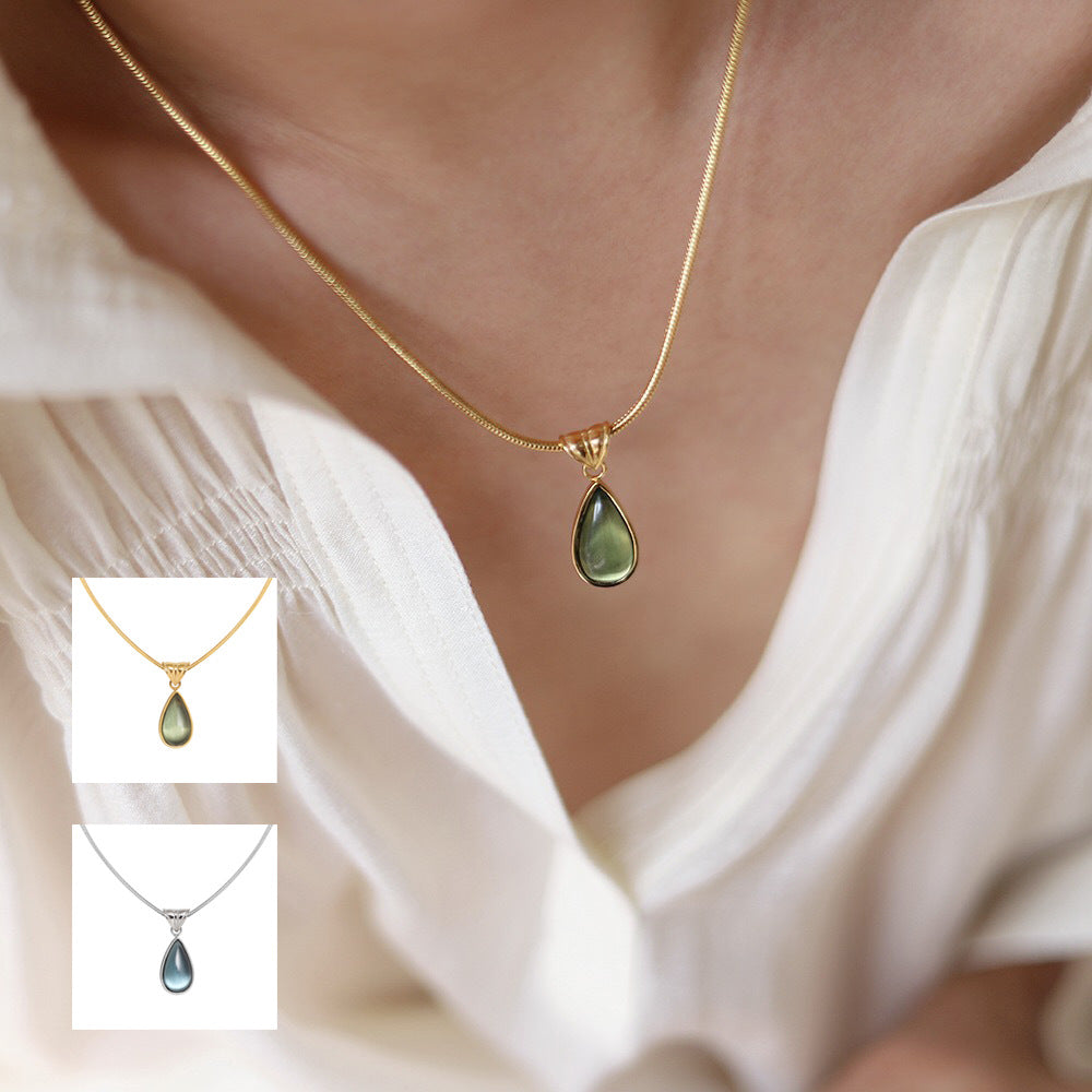 The Amora Teardrop Pendant