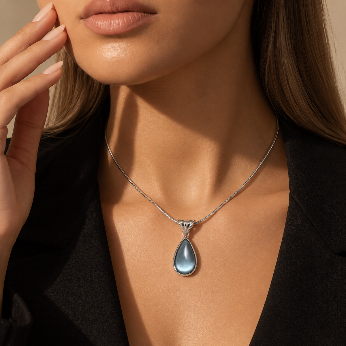 The Amora Teardrop Pendant