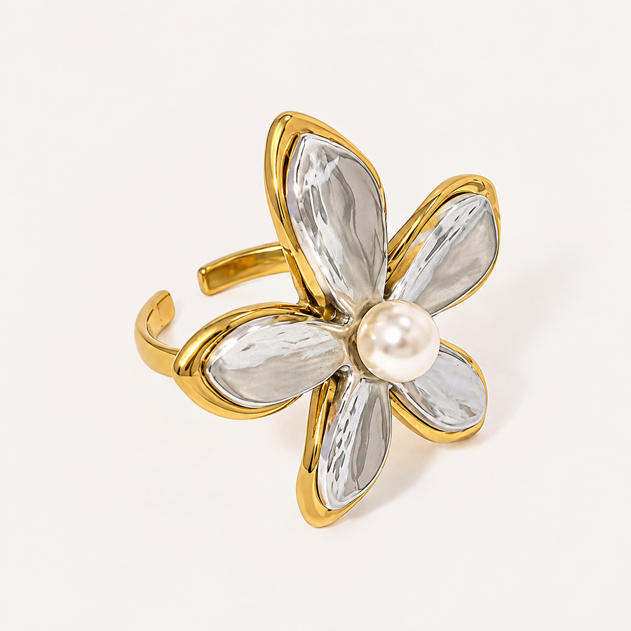 The Amora Two-Tone Blossom Ring