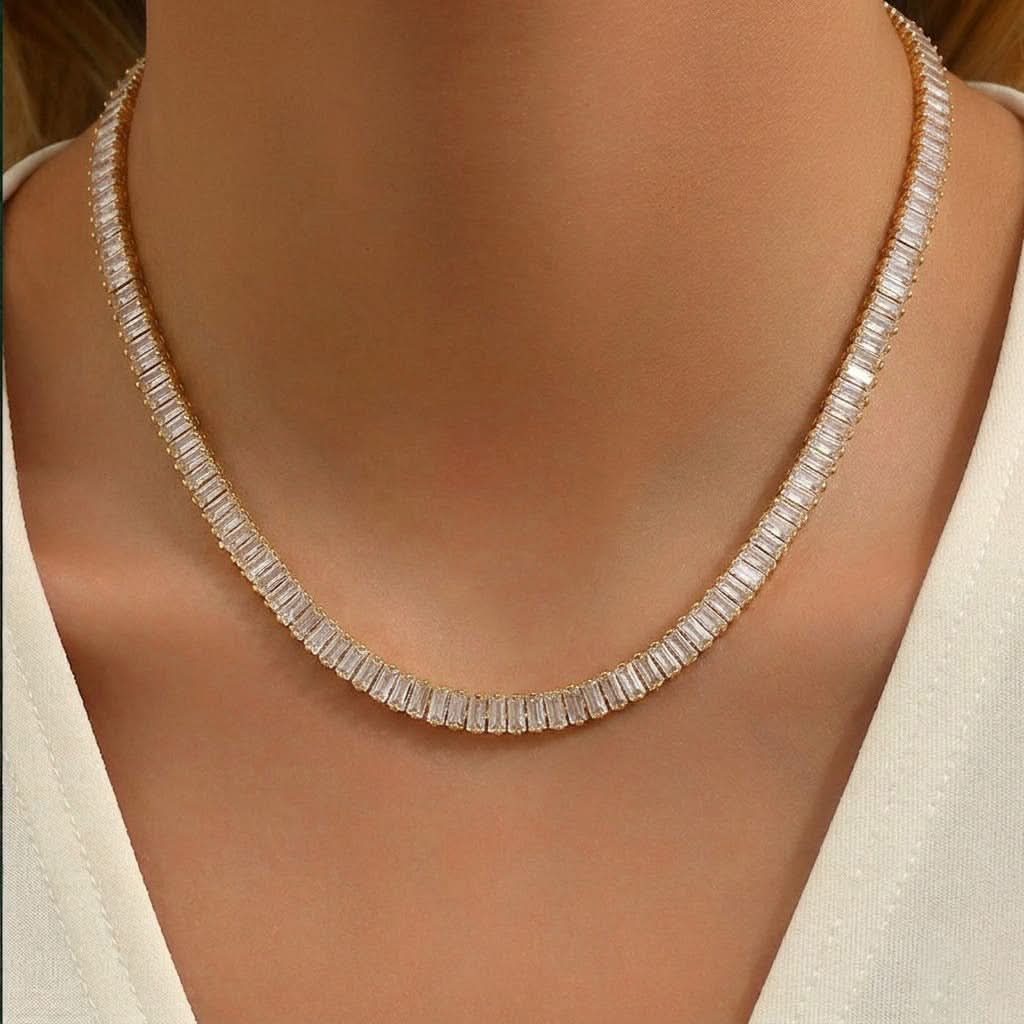The Amora Gala Necklace