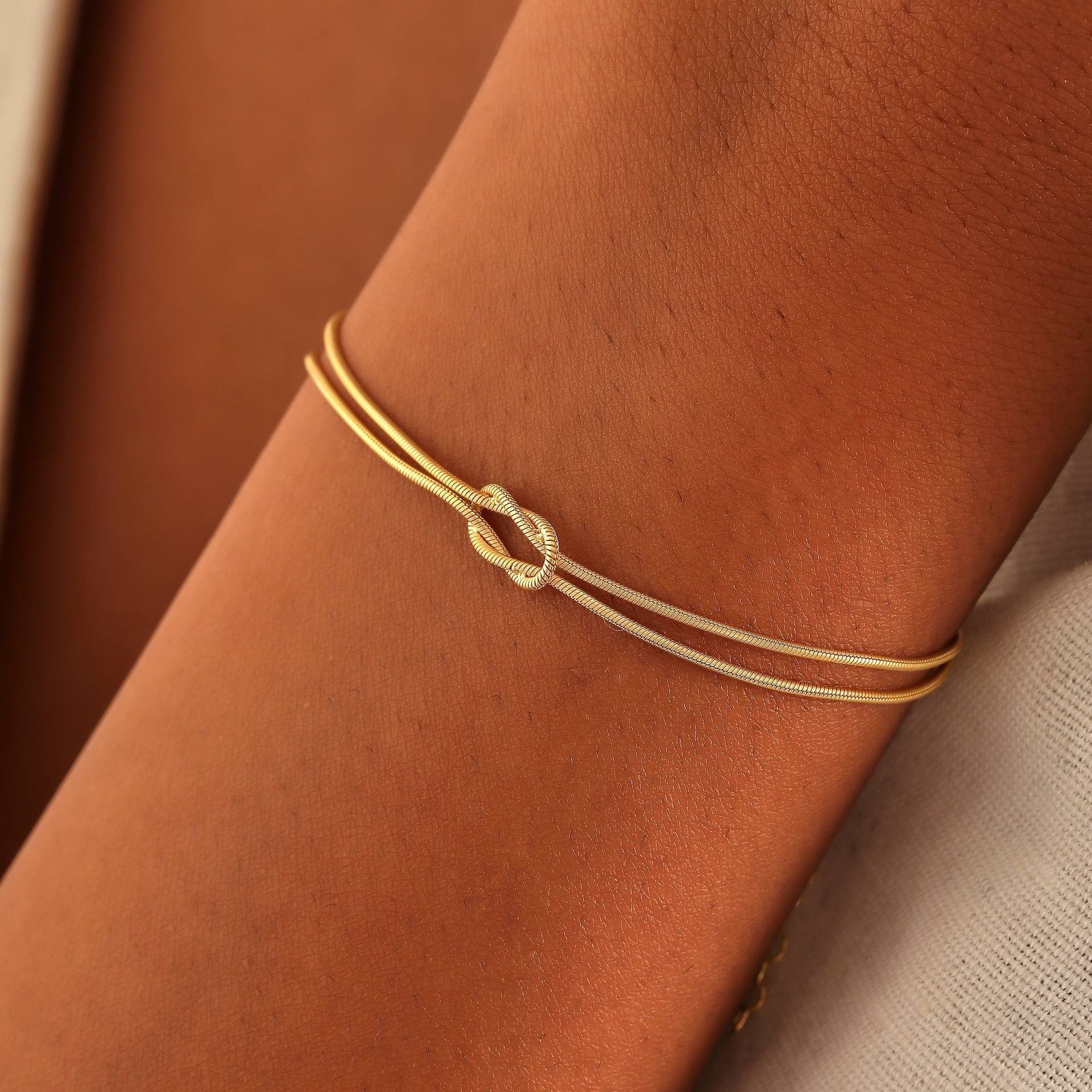 The Amora Knot